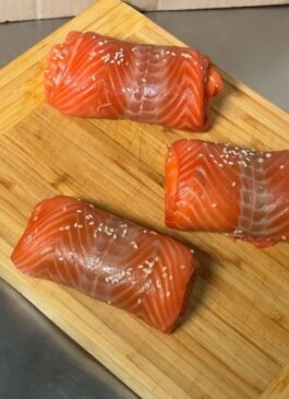 Рулет копченый из лосося с крем-сыром